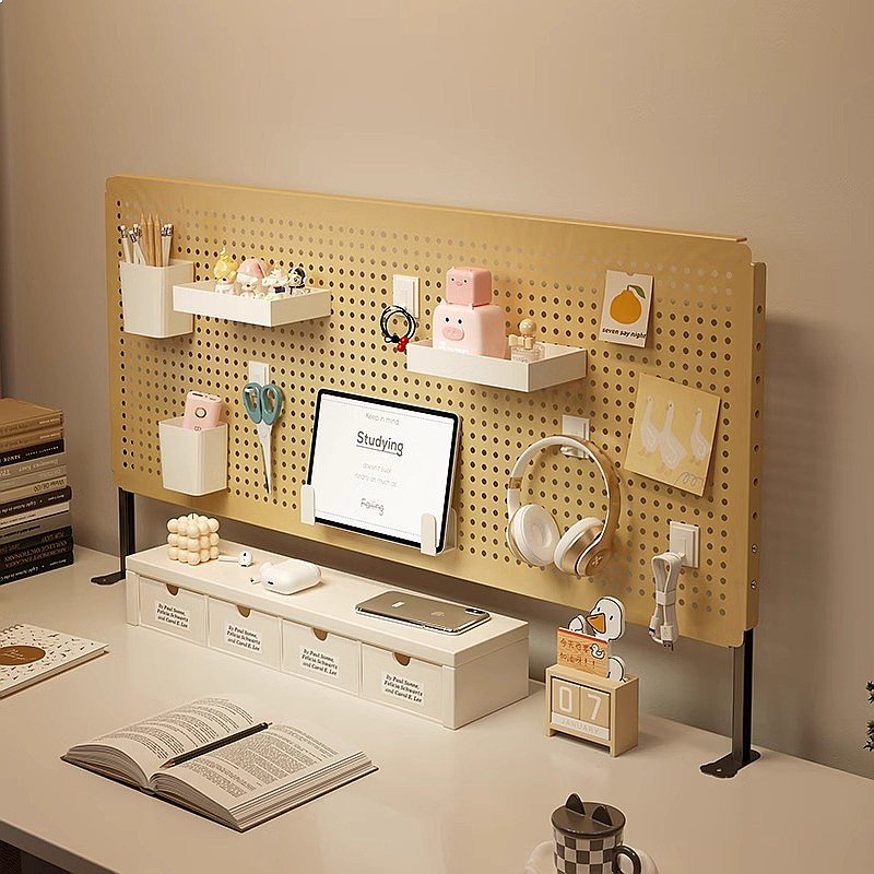 Home Office In Living Room - Organizer na biurko z pionową tablicą
